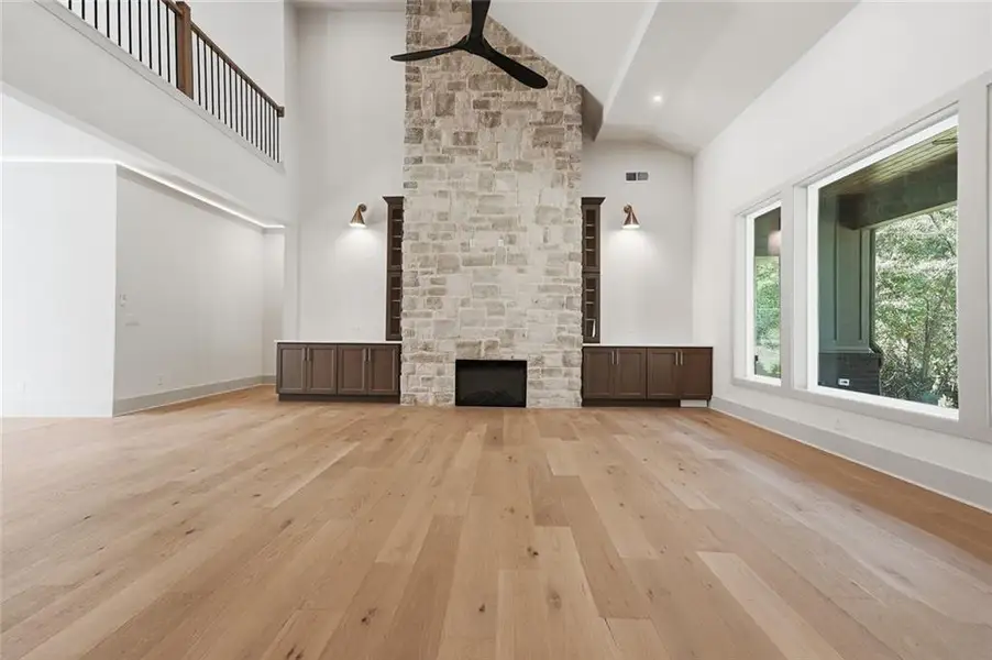 Spacious, unfurnished interior of a new home in , Gainesville (Image 14).