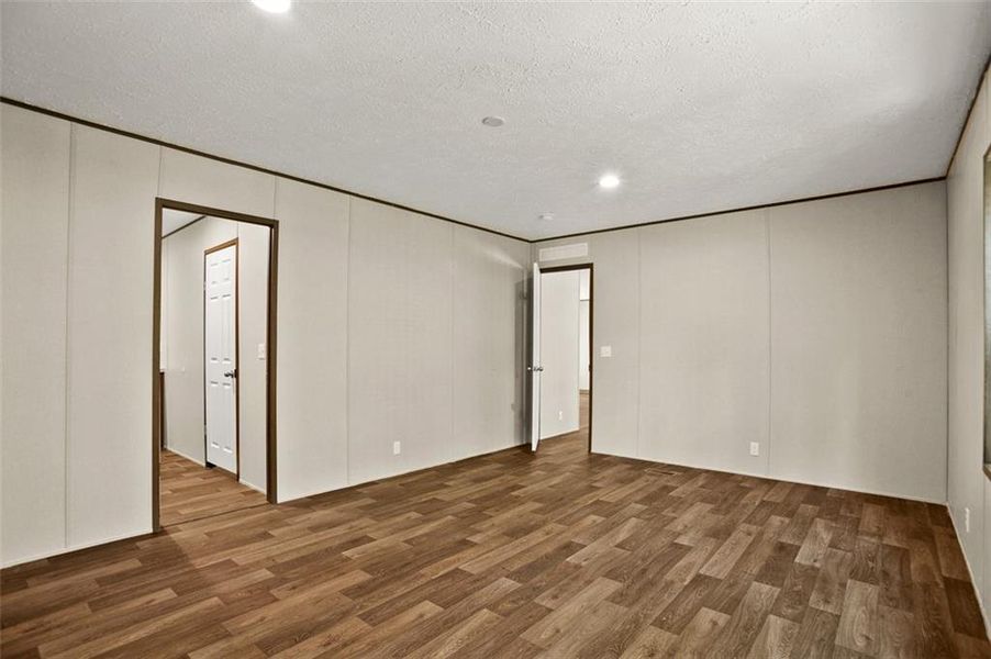 Spacious, unfurnished interior of a new home in , Ellijay (Image 24).