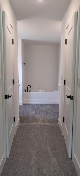 Spacious, unfurnished interior of a new home in Royal Highlands, Weeki Wachee (Image 18).