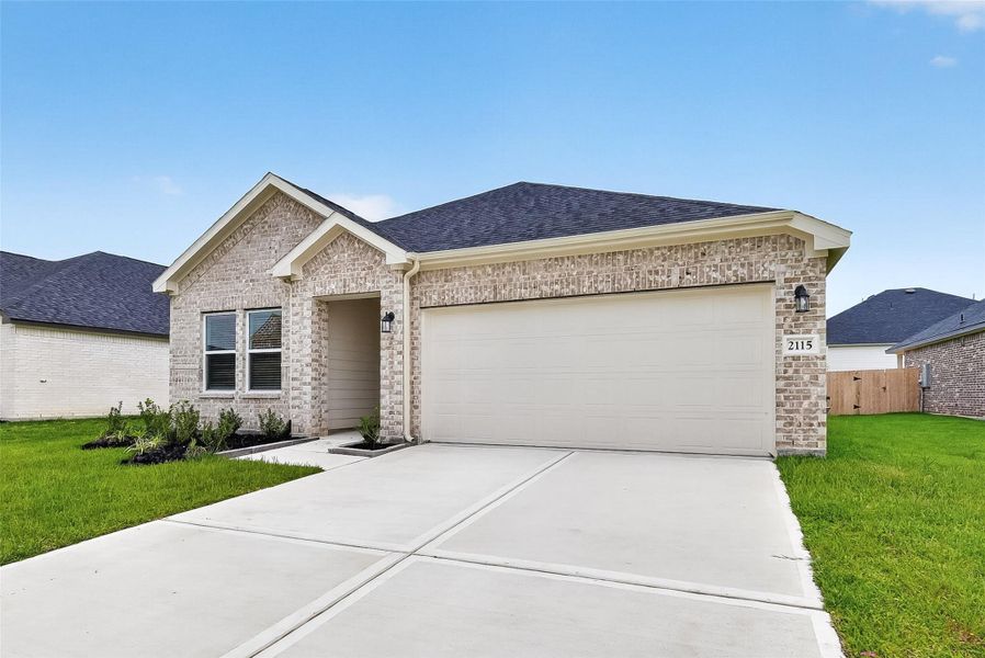 Front exterior of a new home in Rollingbrook Estates, Baytown, TX, highlighting curb appeal (Image 28).