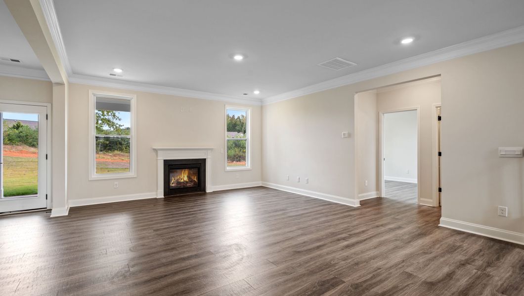Spacious, unfurnished interior of a new home in Campbell Ridge, Piedmont (Image 20).
