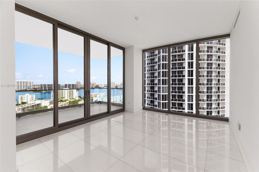 Spacious, unfurnished interior of a new home in , Sunny Isles Beach (Image 26).