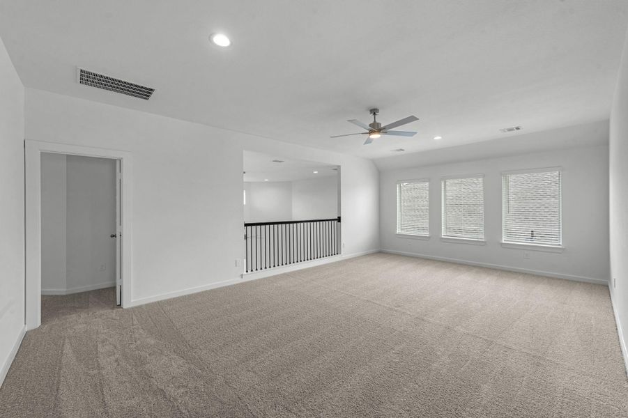 Spacious, unfurnished interior of a new home in Grand Mason Crossing, Katy (Image 19).