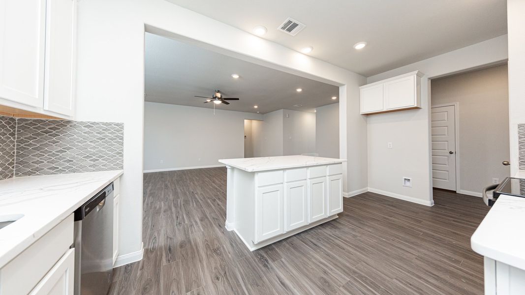Representative furnished interior of a home built from the The Bronte - Walden on Lake Conroe by Legend Homes in Lake Conroe Area Homes, Montgomery (Image 7).