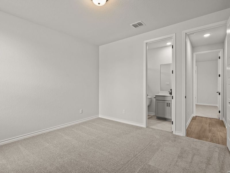 Spacious, unfurnished interior of a new home in Potranco Oaks, Castroville (Image 41).