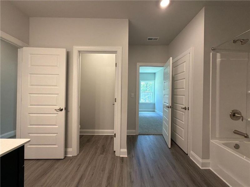 Spacious, unfurnished interior of a new home in Tuscany Hills, Douglasville (Image 32).