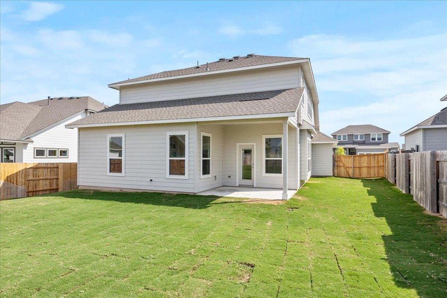 MOVE IN READY - LARGE LOT - OVERSIZED GARAGE