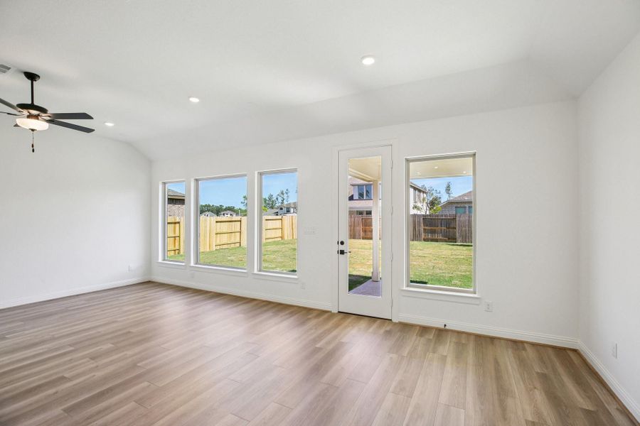 Spacious, unfurnished interior of a new home in Evergreen 50', Conroe (Image 26).