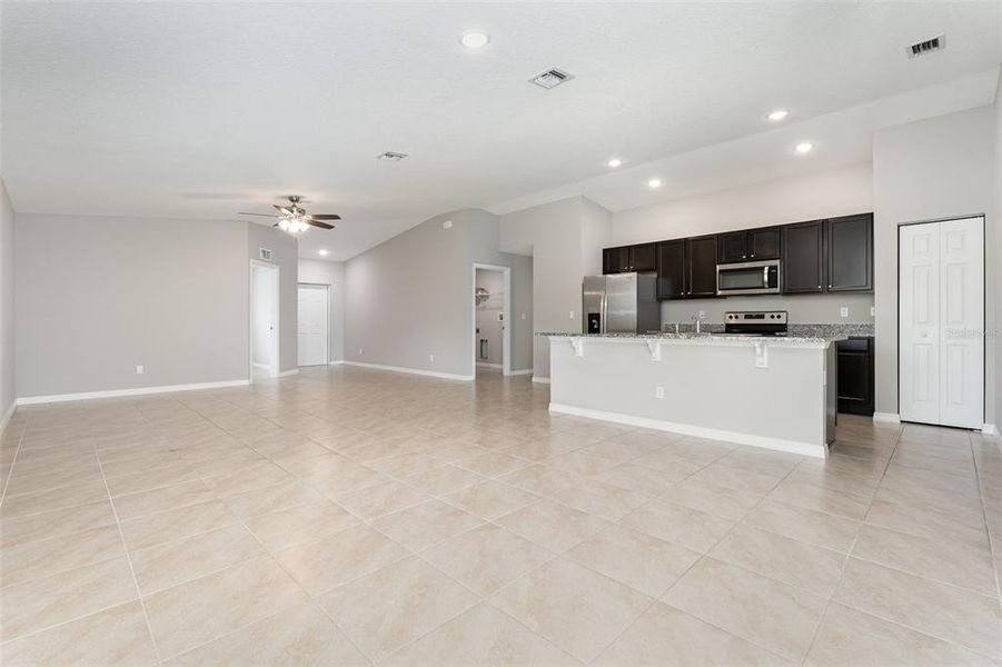 Spacious, unfurnished interior of a new home in , Palm Bay (Image 20).