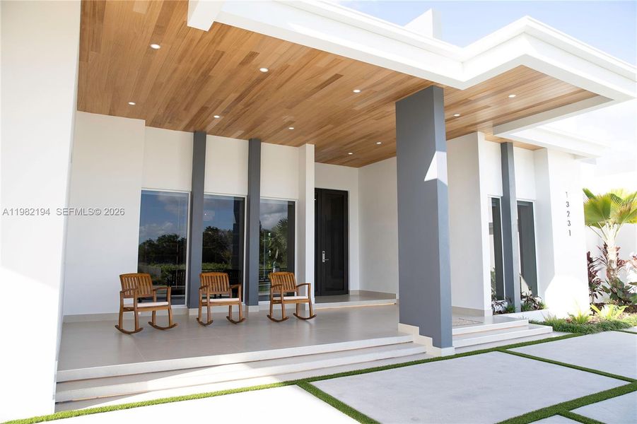 Exterior details and patio area of a home in , Miami (Image 31).