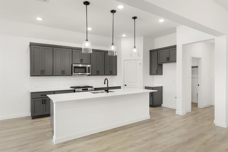 14. 1508 Bushman - Kitchen (2)