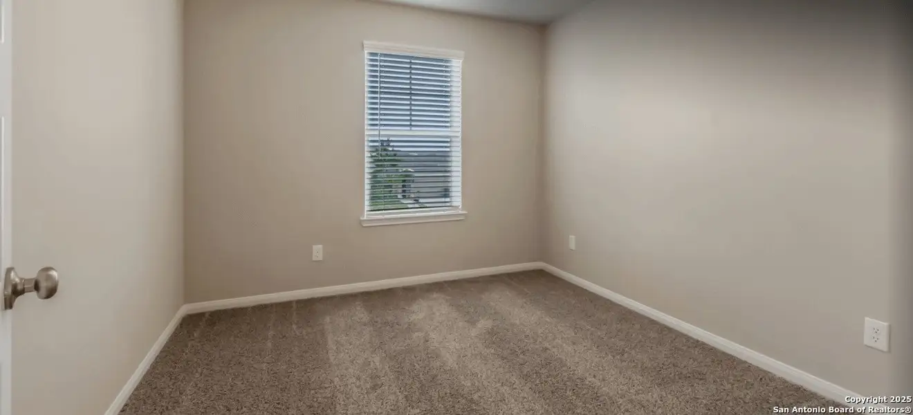 Spacious, unfurnished interior of a new home in Carmel Ranch, Schertz (Image 10).