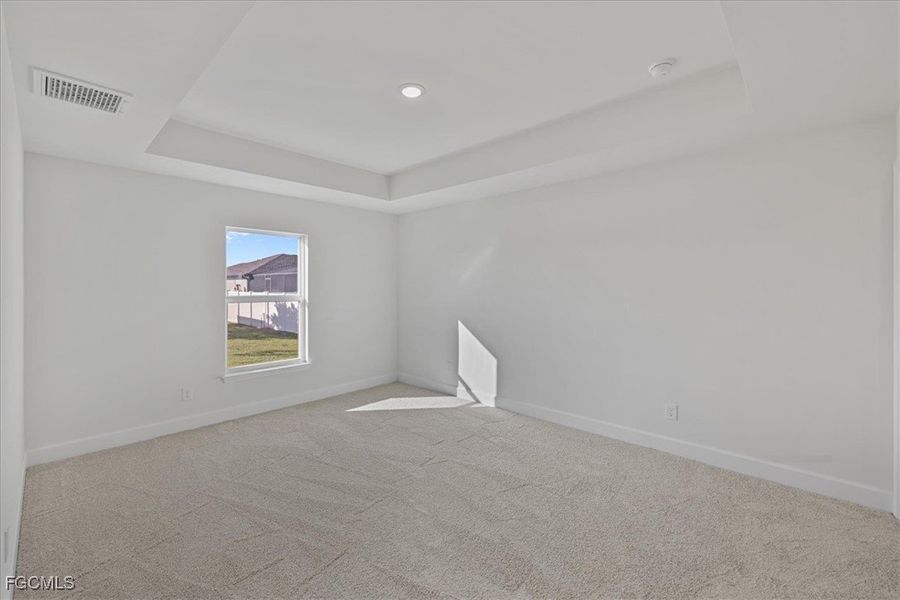 Spacious, unfurnished interior of a new home in Cape Coral, Cape Coral (Image 29).