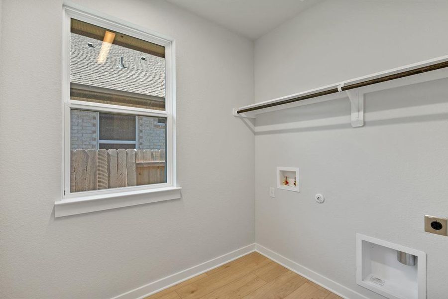 Spacious, unfurnished interior of a new home in Lariat, Liberty Hill (Image 37).