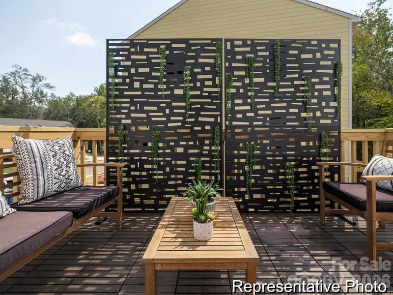 Condo located in Charlotte, NC showcasing its design and architecture (Image 5).