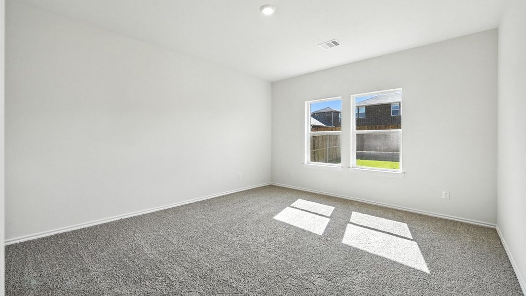 Spacious, unfurnished interior of a new home in Creekside Ranch, Blue Ridge (Image 10).
