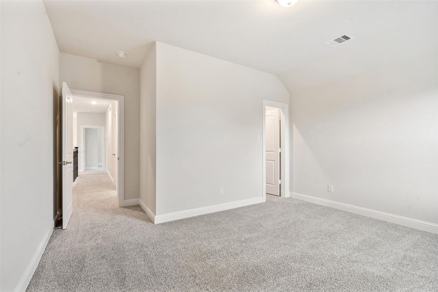Spacious, unfurnished interior of a new home in Brookewater, Rosenberg (Image 37).