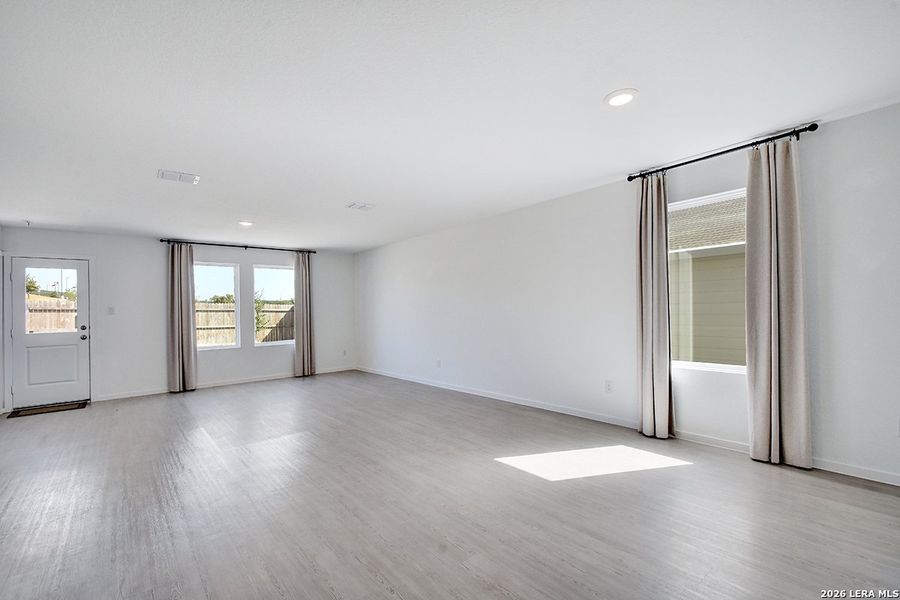 Spacious, unfurnished interior of a new home in Ridgeland, Kerrville (Image 24).