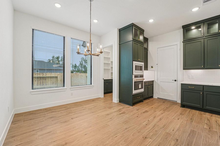 Furnished interior view inside a new home in Evergreen, Conroe (Image 8).