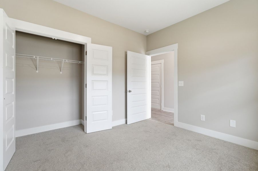 Spacious, unfurnished interior of a new home in Veterans Cove, Murfreesboro (Image 34).