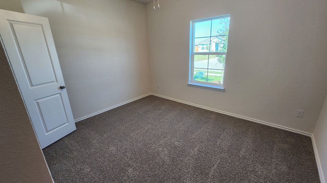 Spacious, unfurnished interior of a new home in Waverly Estates, Nevada (Image 9).