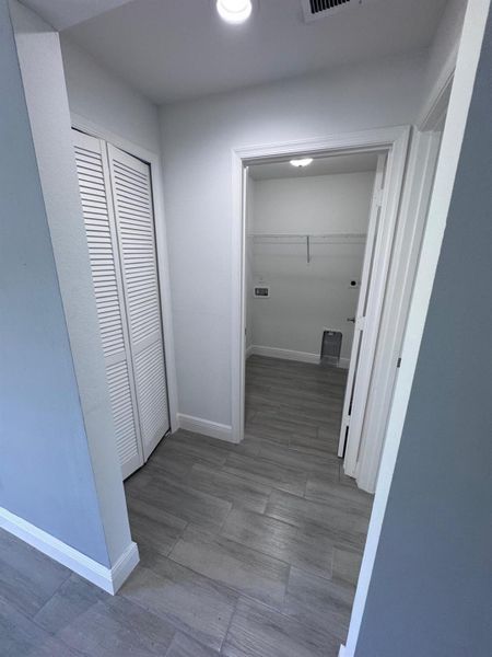 Spacious, unfurnished interior of a new home in , Palm Bay (Image 10).