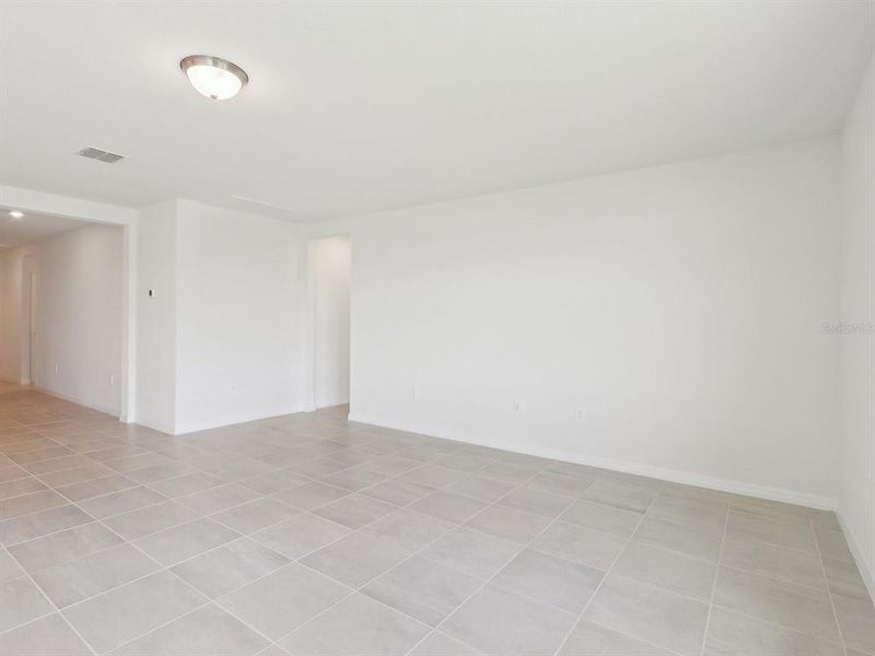 Spacious, unfurnished interior of a new home in The Reserve at Van Oaks, Auburndale (Image 16).