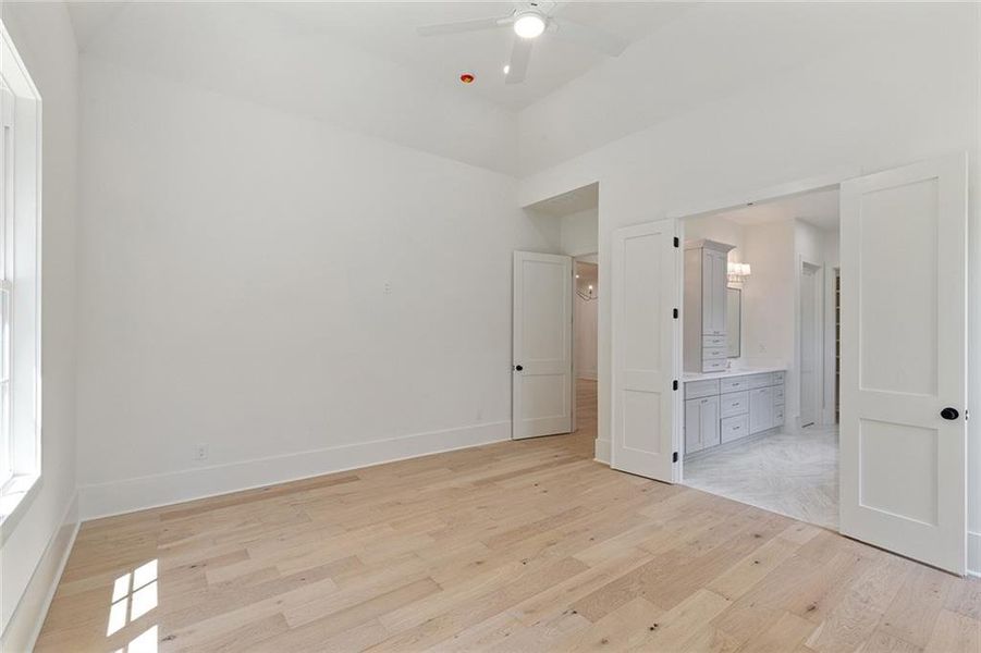 Spacious, unfurnished interior of a new home in , Brookhaven (Image 36).