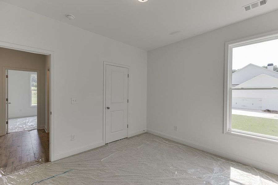 Spacious, unfurnished interior of a new home in , Jefferson (Image 23).