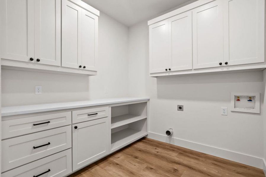Furnished interior view inside a new home in , Weatherford (Image 24).