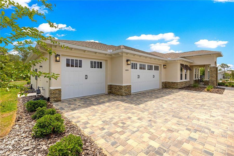 Exterior details and patio area of a home in , Ocala (Image 3). Exterior details and patio area of a home in , Ocala (Image 3).