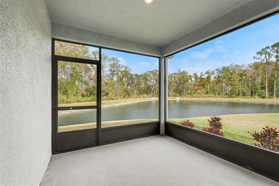 Exterior details and patio area of a home in , New Port Richey (Image 4).