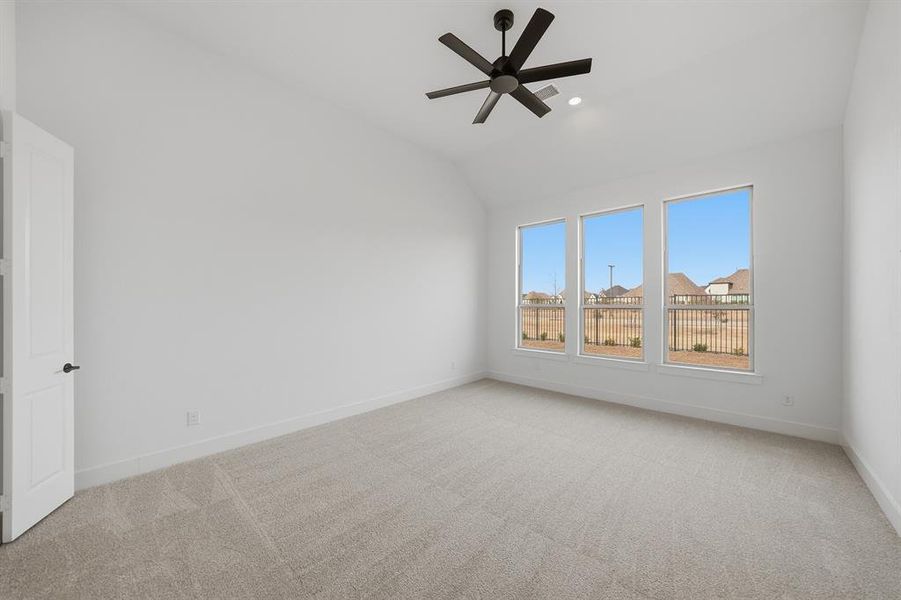 Spacious, unfurnished interior of a new home in Quail Hollow, Rockwall (Image 32).