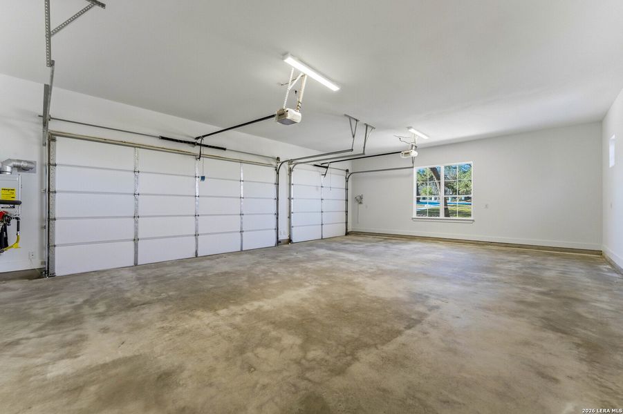 Spacious, unfurnished interior of a new home in , New Braunfels (Image 40).