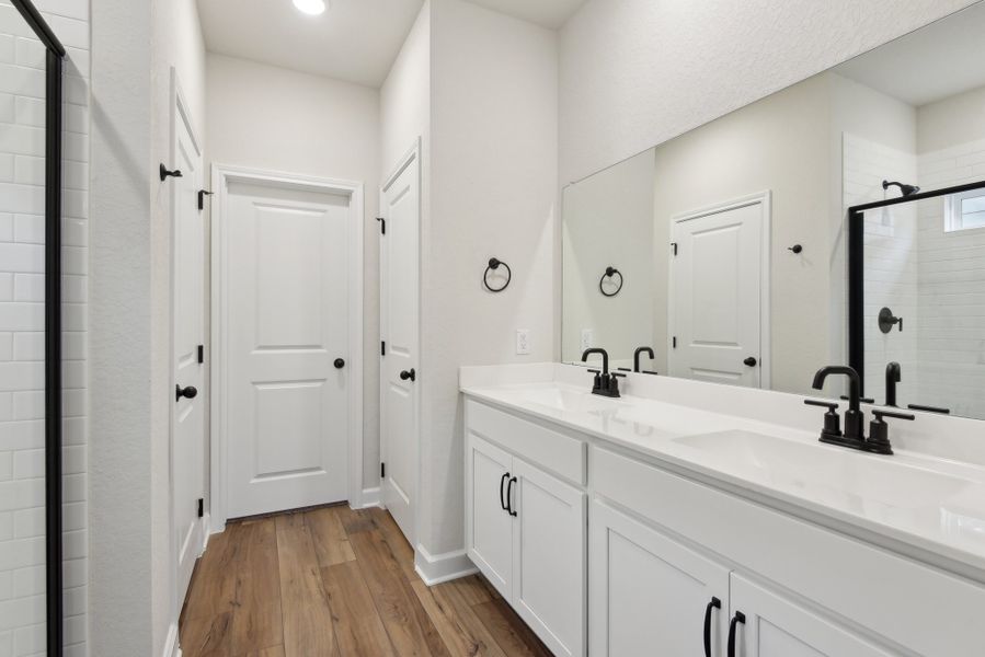 Representative furnished interior of a home built from the Makenzie by Ashton Woods in Hennersby Hollow, San Antonio (Image 8).