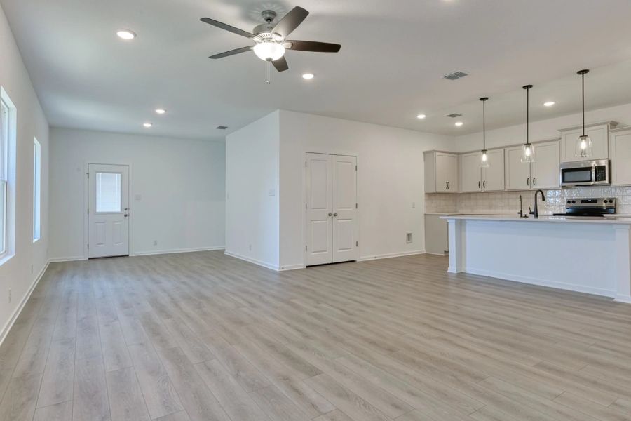 Kitchen, Breakfast, & Family