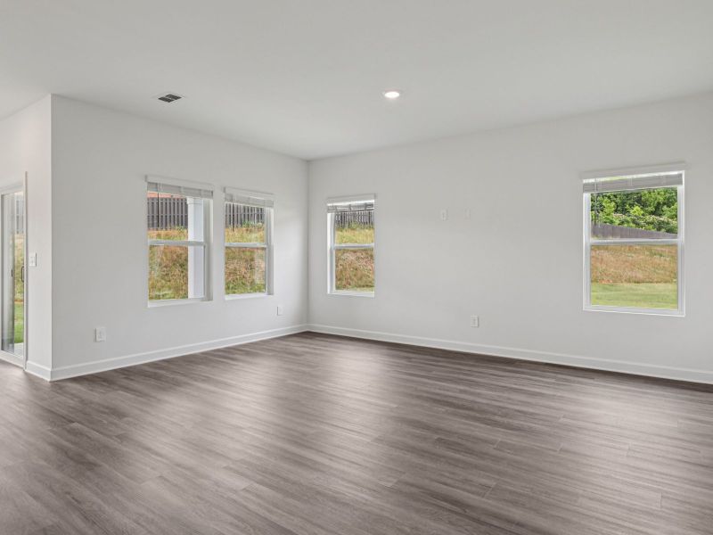 Spacious, unfurnished interior of a new home in Nelson's Creek, Mocksville (Image 11).