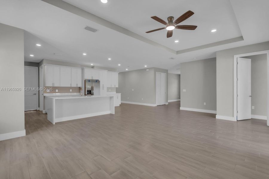 Spacious, unfurnished interior of a new home in , Palm Bay (Image 24).