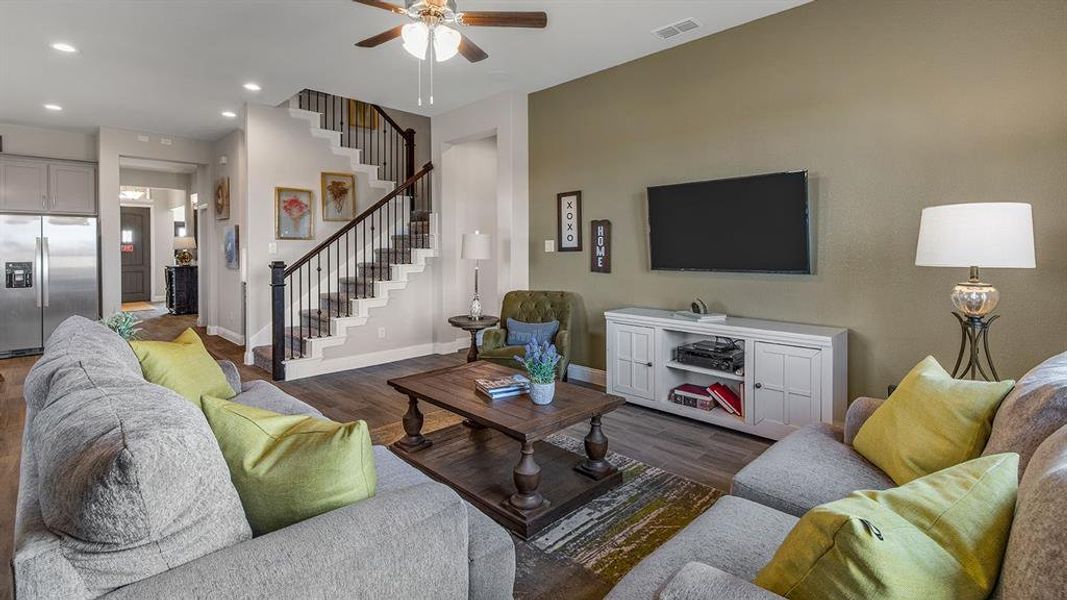 Furnished interior view inside a new home in Lakeview Pointe, Grand Prairie (Image 12).