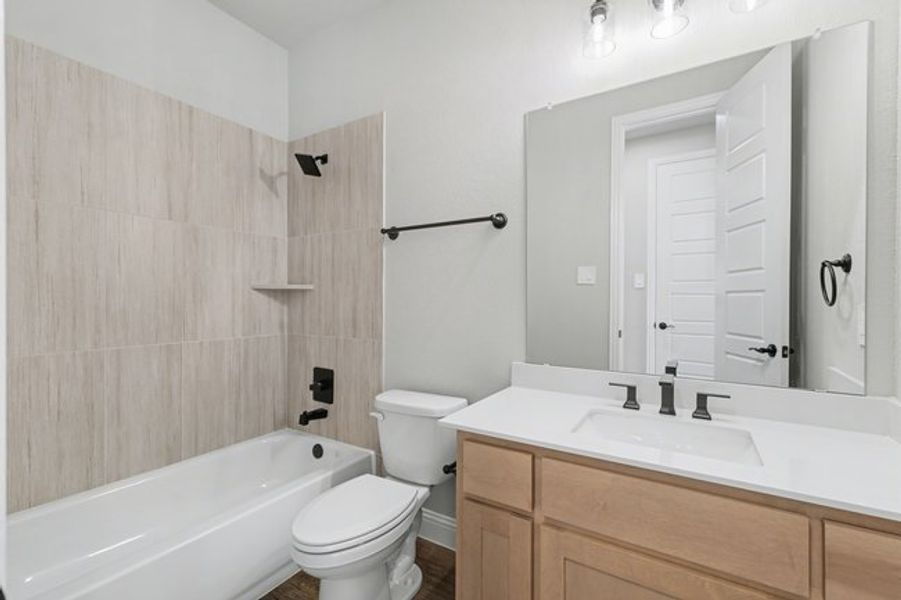 Furnished interior view inside a new home in Sagebrush Addition, Midlothian (Image 10). Furnished interior view inside a new home in Sagebrush Addition, Midlothian (Image 10).