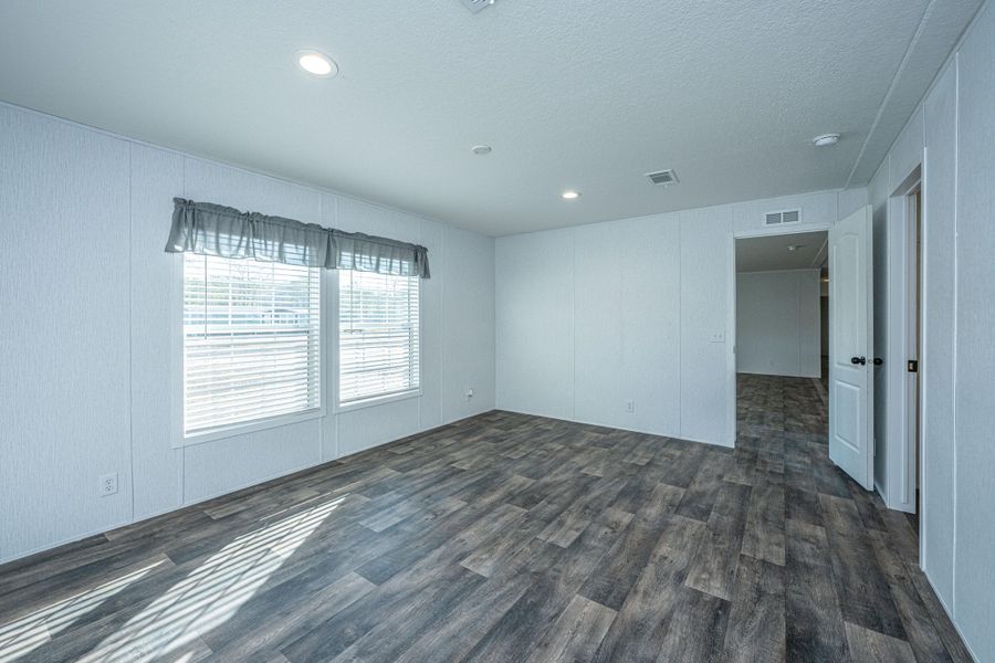Spacious, unfurnished interior of a new home in , Pinopolis (Image 16).