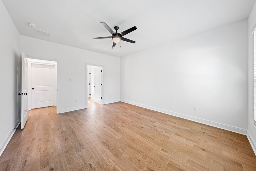 Spacious, unfurnished interior of a new home in Sentinel Ridge, Pace (Image 18).