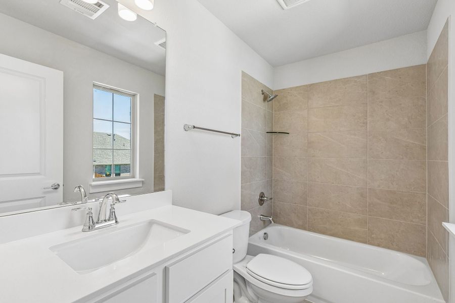 Furnished interior view inside a new home in Dove Hollow, Waxahachie (Image 16).