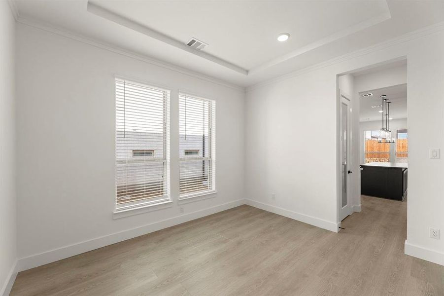 05. 15204 Chipping - Dining