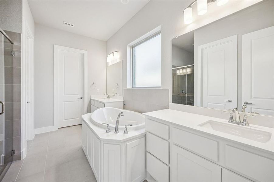 Furnished interior view inside a new home in Dove Hollow, Waxahachie (Image 5). Furnished interior view inside a new home in Dove Hollow, Waxahachie (Image 5).