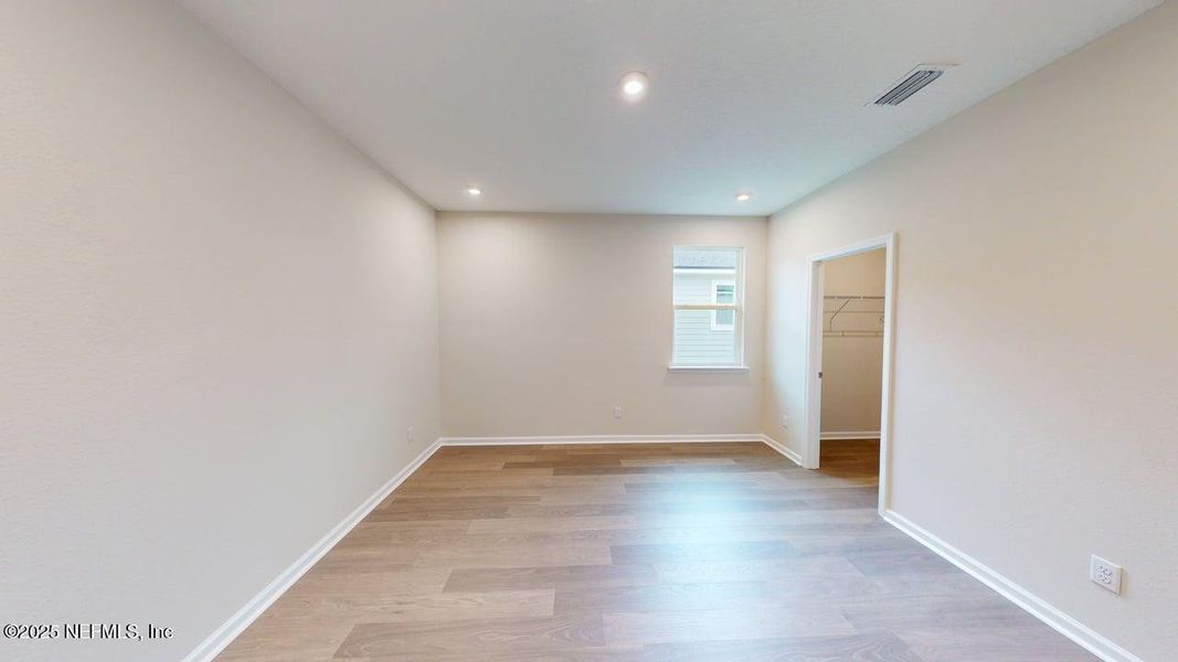 Spacious, unfurnished interior of a new home in Lakes at Bella Lago, Green Cove Springs (Image 8).