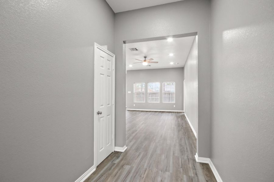 Spacious, unfurnished interior of a new home in , Houston (Image 20).