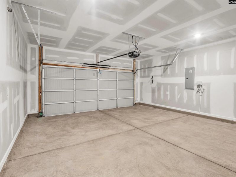 Spacious, unfurnished interior of a new home in Raglins Creek, Lugoff (Image 37). Spacious, unfurnished interior of a new home in Raglins Creek, Lugoff (Image 37).
