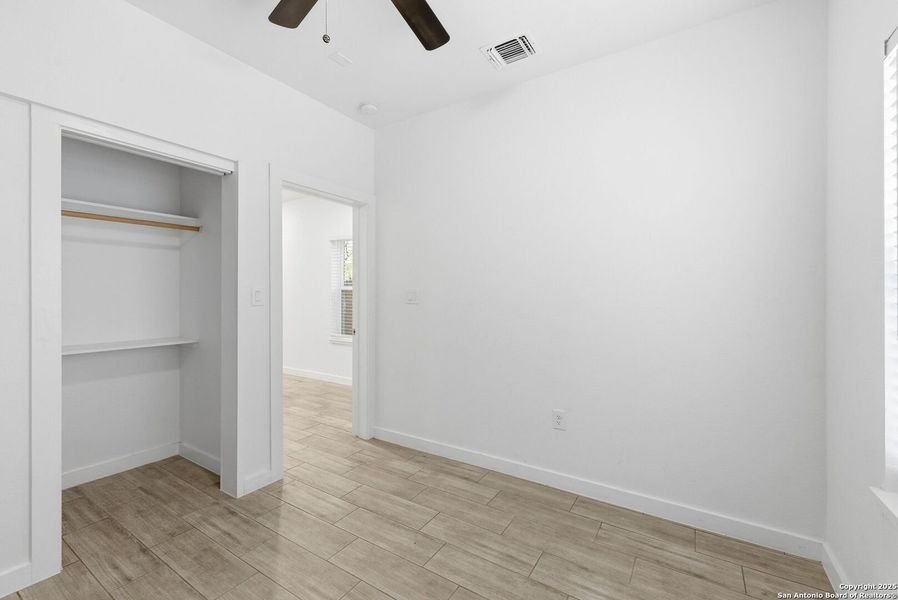 Spacious, unfurnished interior of a new home in , San Antonio (Image 17).