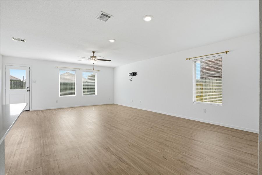Spacious, unfurnished interior of a new home in Sterling Point at Baytown Crossings: Watermill Collection, Baytown (Image 13).